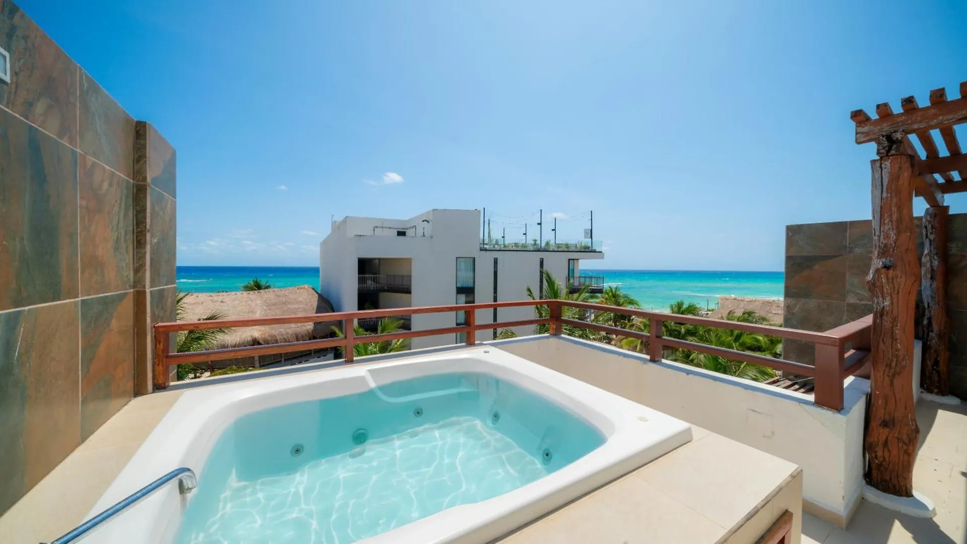 Beachfront Penthouse With 3 Bedrooms & Ocean View - Las Nubes Playa del Carmen 0*,