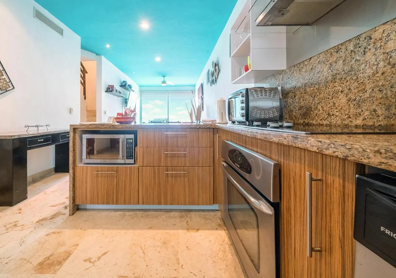 Vakantiehuis Beachfront Penthouse With 3 Bedrooms & Ocean View - Las Nubes Playa del Carmen Mexico