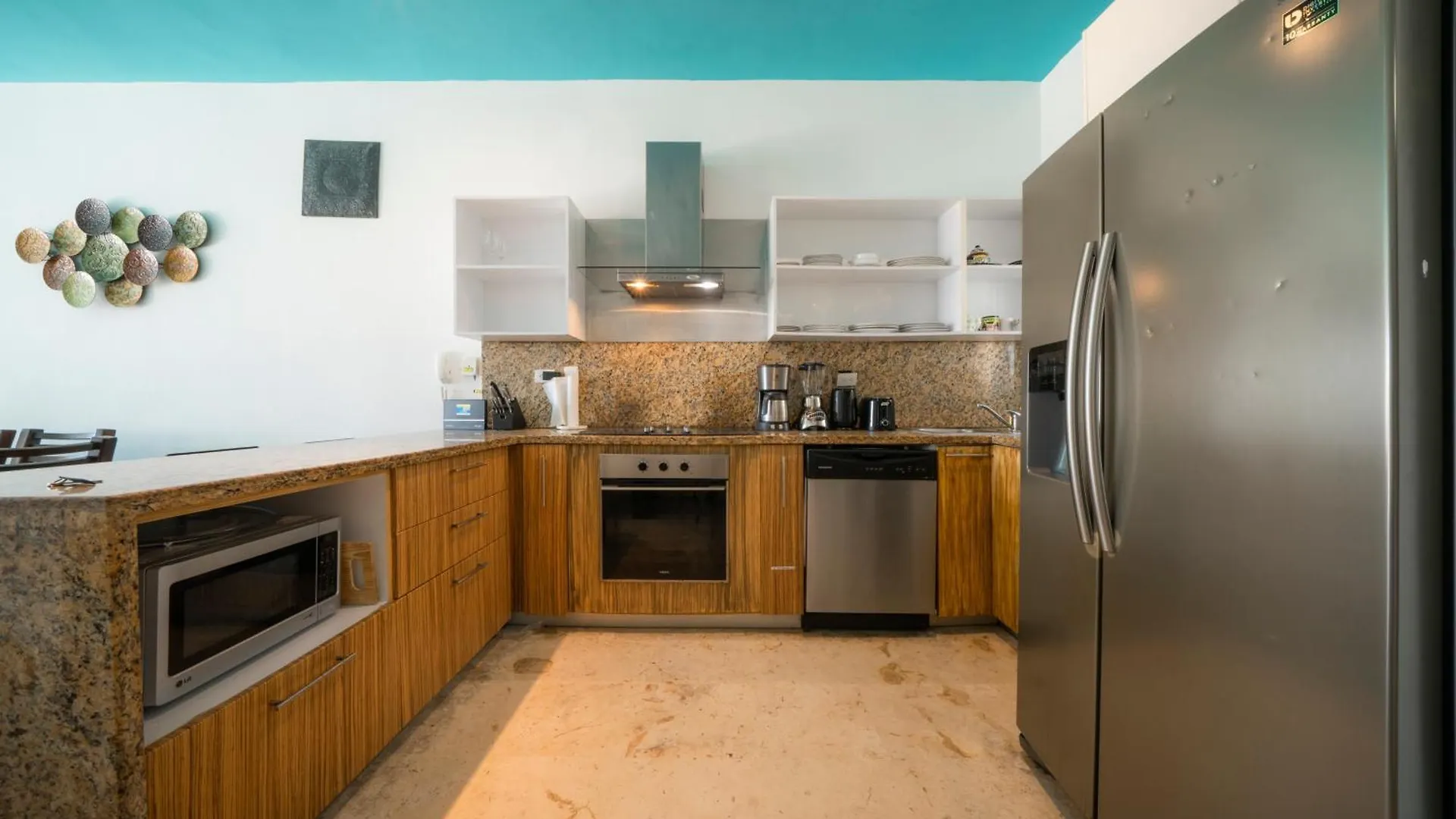 Vakantiehuis Beachfront Penthouse With 3 Bedrooms & Ocean View - Las Nubes Playa del Carmen