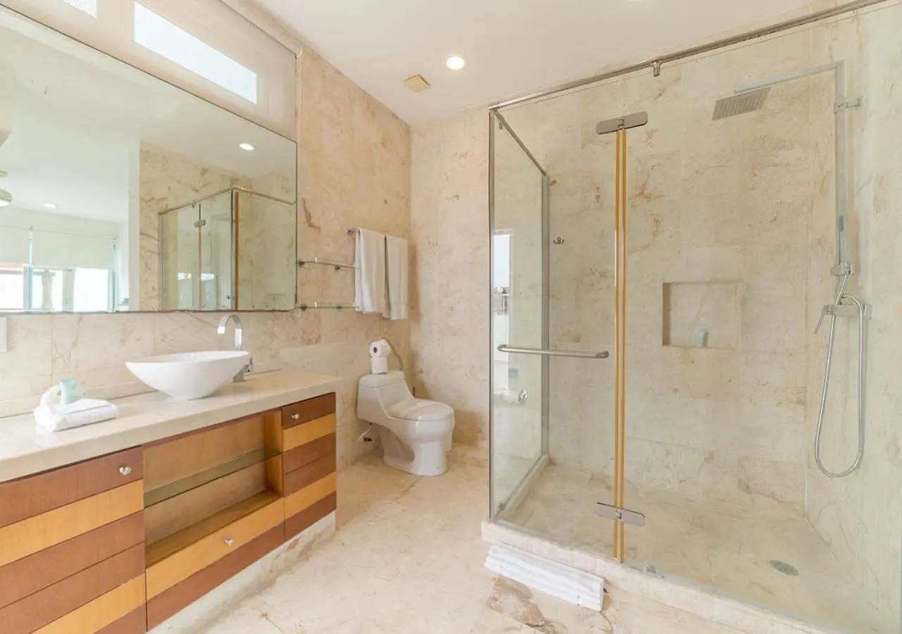 Beachfront Penthouse With 3 Bedrooms & Ocean View - Las Nubes Playa del Carmen Prázdninový dům